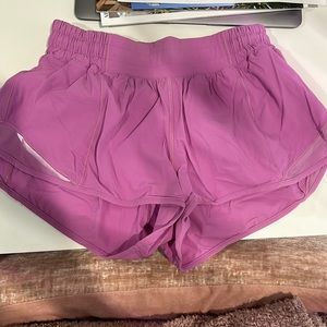 Lulu shorts HOTTY HOT 2.5”
